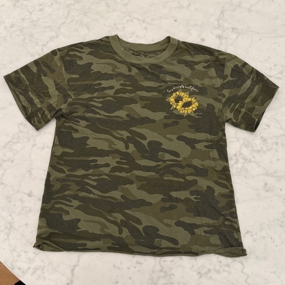 Girls XS Green Camo Sunflower Graphic Tee Love Casts Out Fear